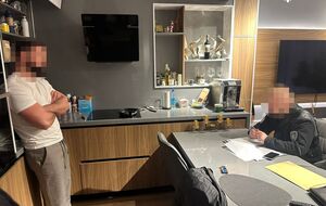 ДБР провело обшук у підозрюваного