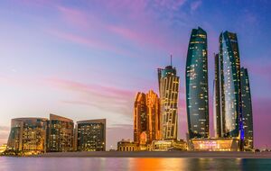 Через падіння уламків на хмарочос поранення дістала дитина