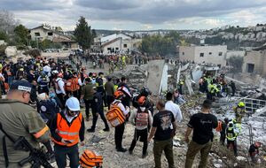 Ракета попала в жилой дом