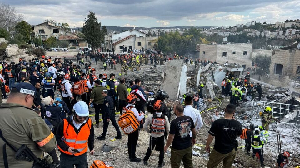 Ракета попала в жилой дом