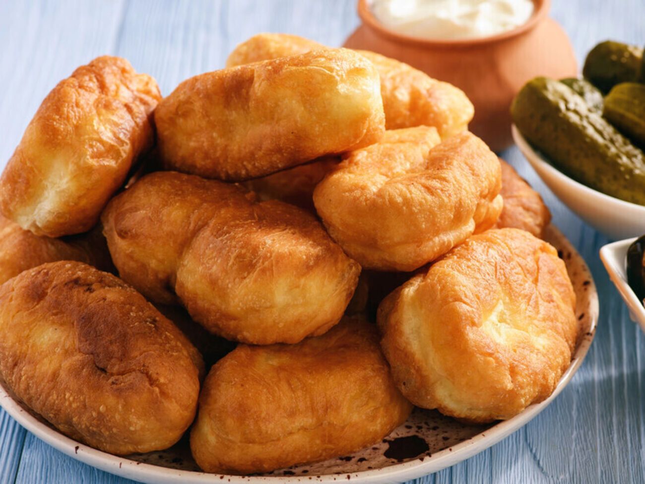 На 2,5 стакана муки понадобится один стакан молока