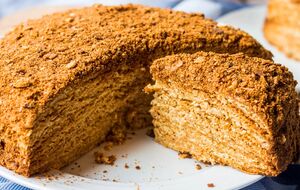 Для торта понадобятся 12–13 коржей