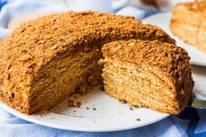 Для торта понадобятся 12–13 коржей