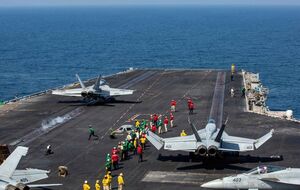 Авианосец USS Abraham Lincoln продолжает свою работу