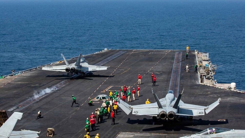 Авианосец USS Abraham Lincoln продолжает свою работу