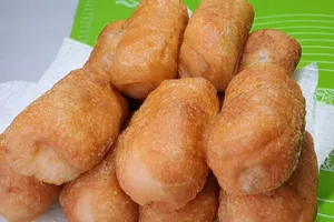 Викладіть готові пиріжки на паперовий рушник