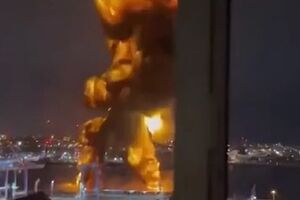 Під атакою, за даними моніторів, був порт, зокрема нафтовий термінал