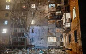 В домах разбиты окна и балконы