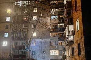 В домах разбиты окна и балконы