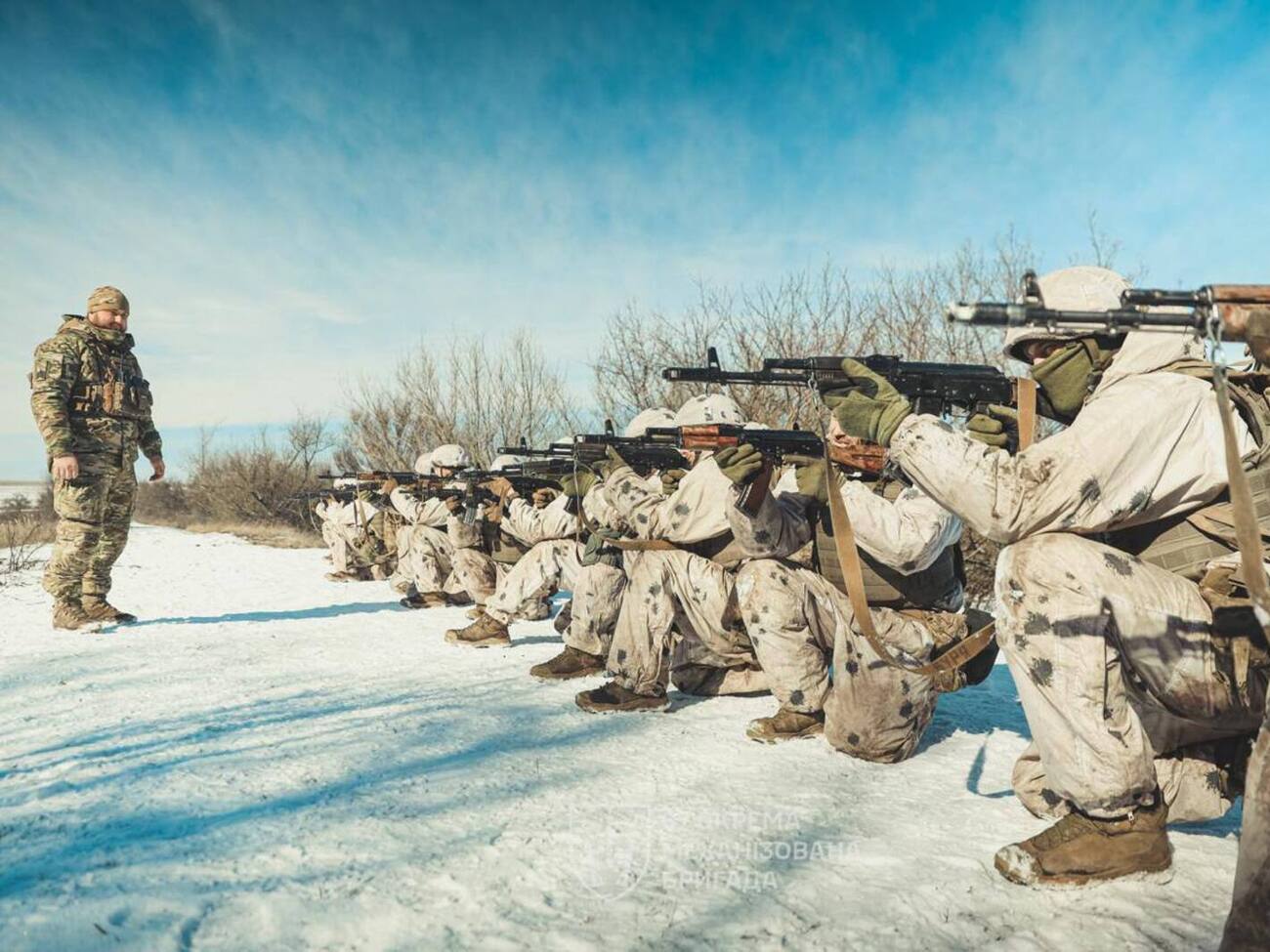 Силам обороны осталось доработать три небольших населенных пункта и еще два зачистить, заявил генерал