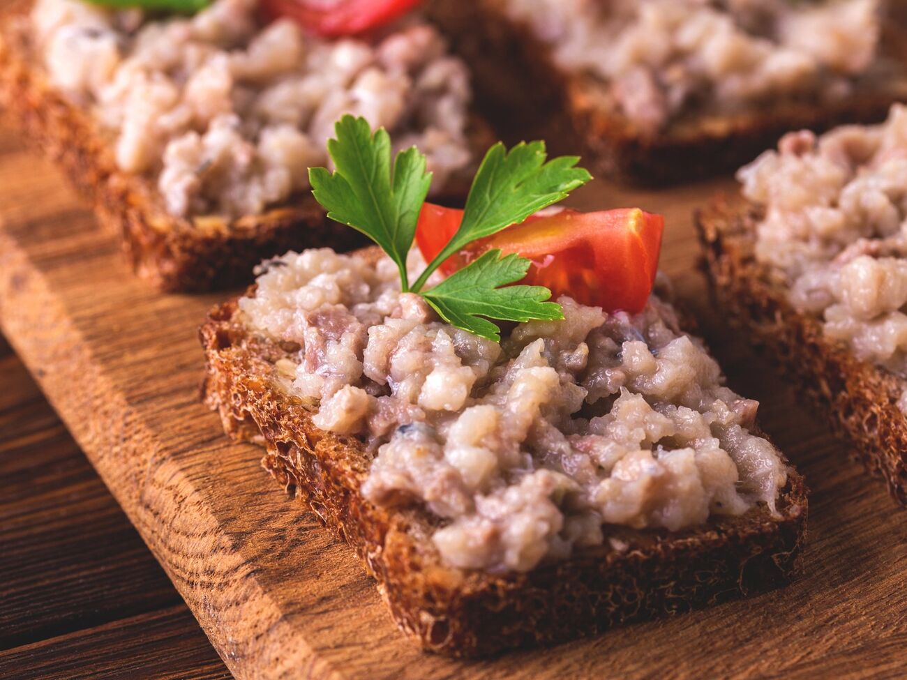 Сельдь измельчается на крупную решетку