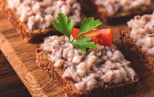 Сельдь измельчается на крупную решетку