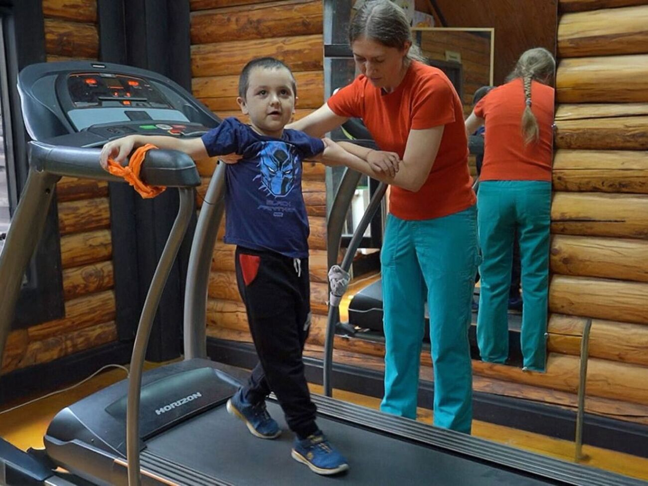 Пятилетний Михаил из Запорожья получил тяжелые ранения, когда российский КАБ попал в его комнату