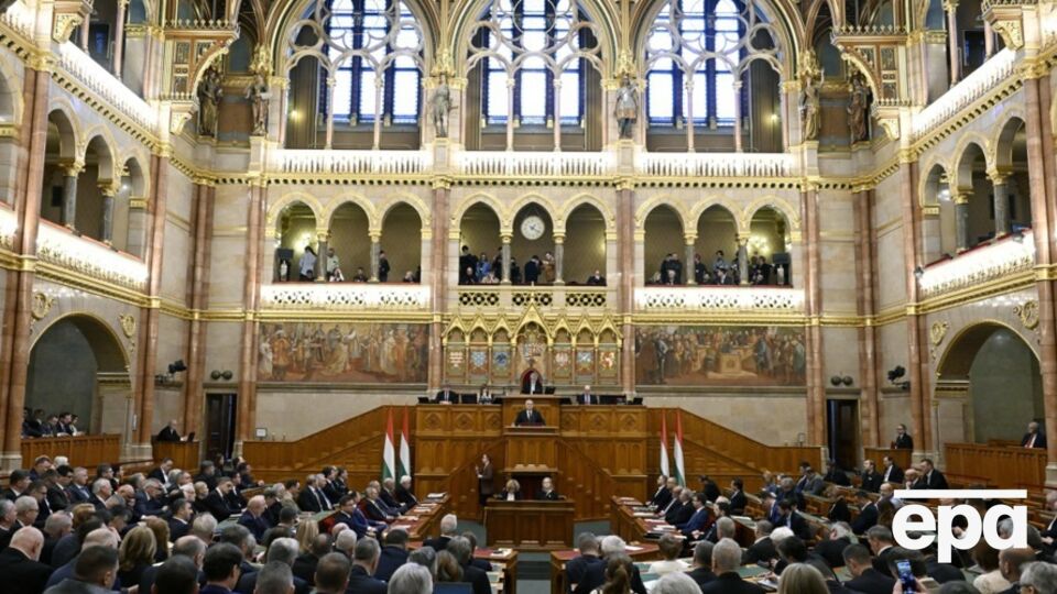 Парламент Угорщини проголосував за закон про захоплені кошти "Ощадбанку"
