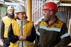 Министр посетила шахту, на которой обустроено инклюзивное пространство