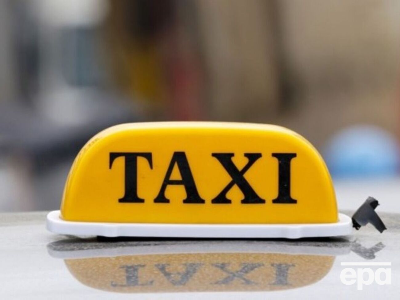 Законопроект предлагает, в частности, легализовать работу водителей такси через новый статус и ввести электронный сертификат с QR-кодом для проверки