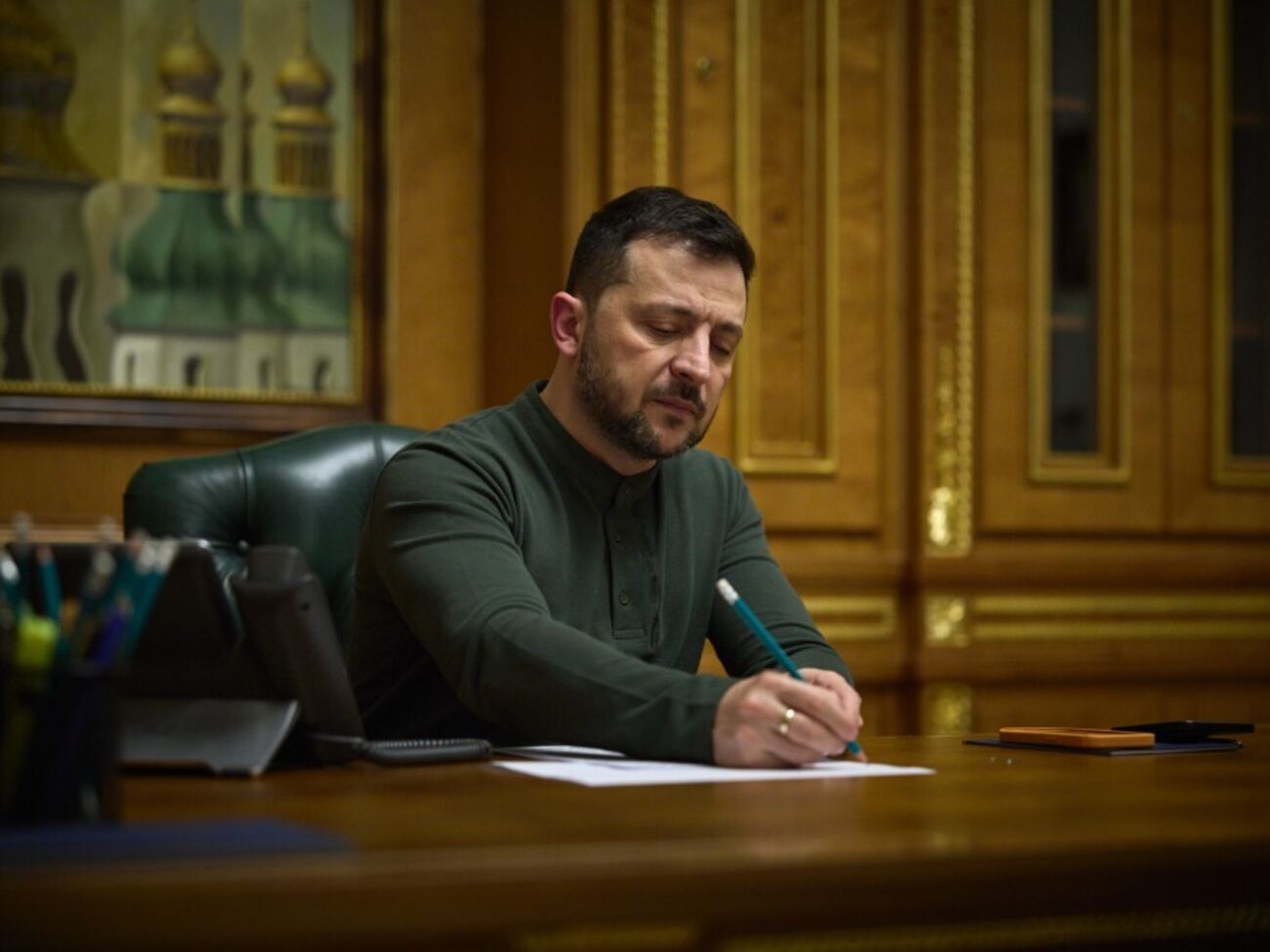 Зеленский сообщил, что украинская делегация едет на Ближний Восток