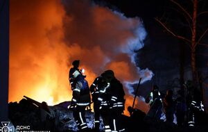 Через удар БПЛА загорілося підприємство