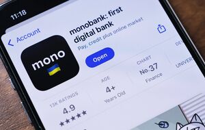 Навколо Monobank розгорівся скандал через оприлюднення фото користувачки банку