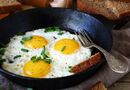 Важливо навчитися розбивати яйця одним ударом