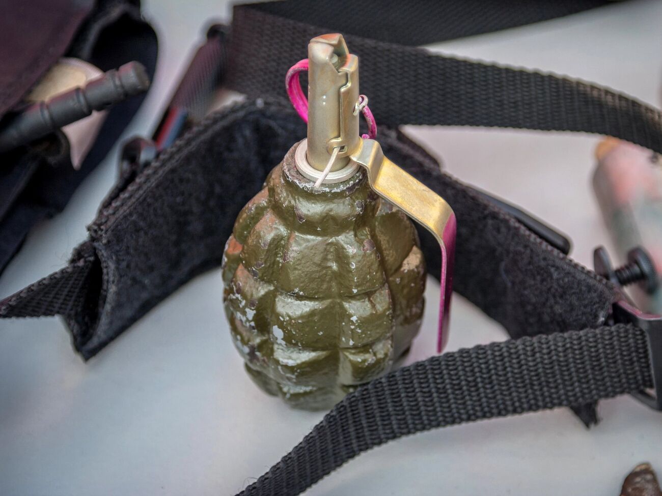 Неразорванная граната застряла под правым бедром