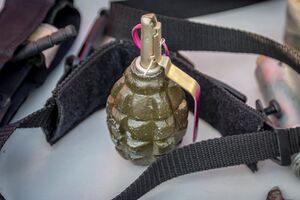 Неразорванная граната застряла под правым бедром