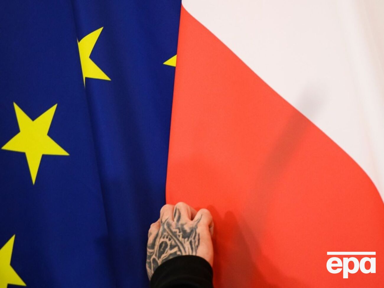 Єврокомісія боїться втрати фінансування й хаосу в реалізації програми SAFE у Польщі