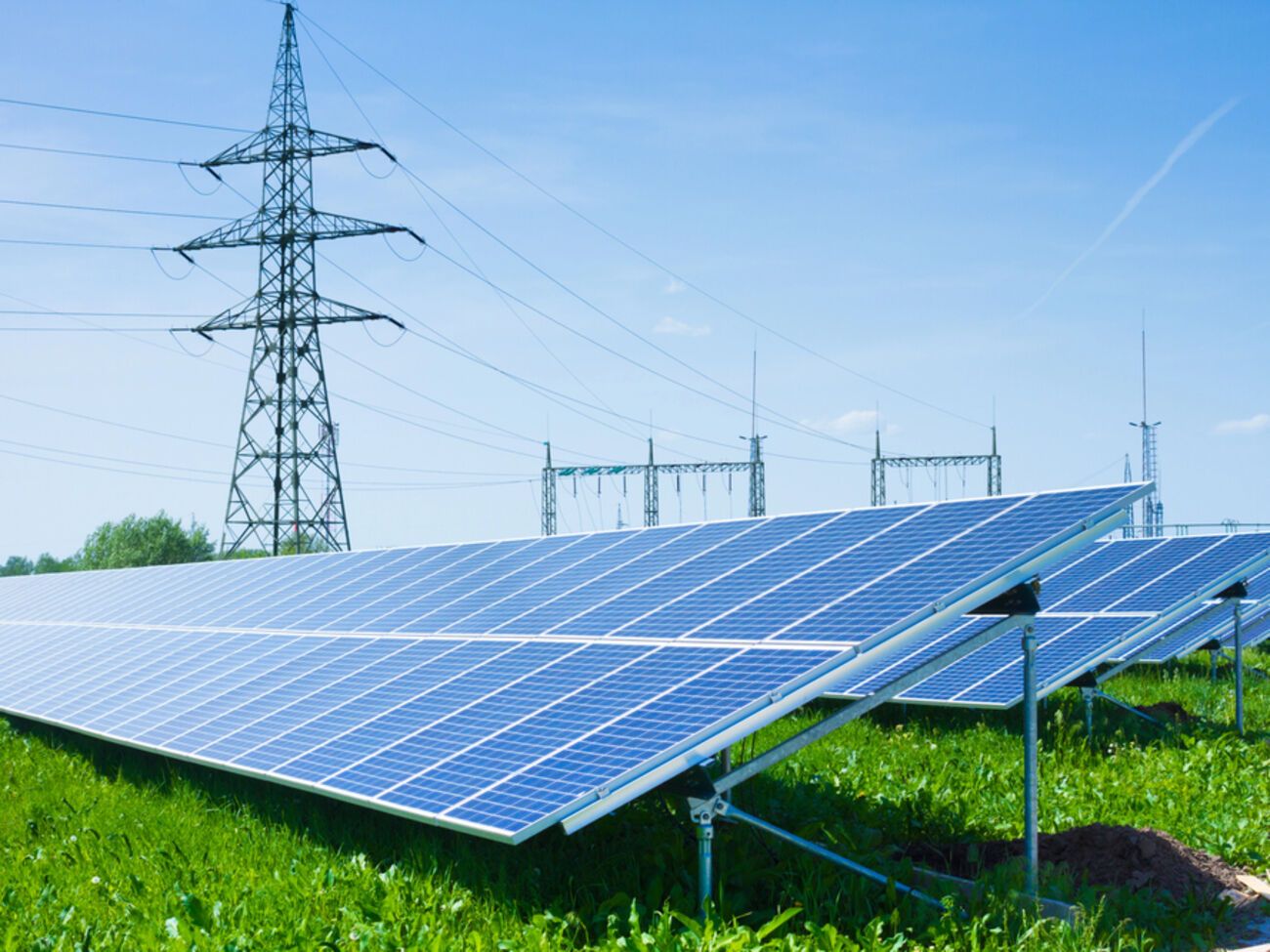 "Укрэнерго" балансирует энергосистему и должна ограничивать генерацию солнечными электростанциями в определенные периоды