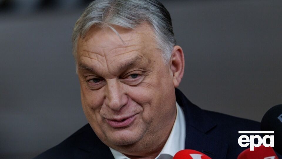 Россияне разворачивают кампанию в поддержку Орбана, пишет издание