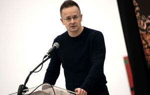 Глава угорського МЗС звинуватив Київ у "нафтовій блокаді"