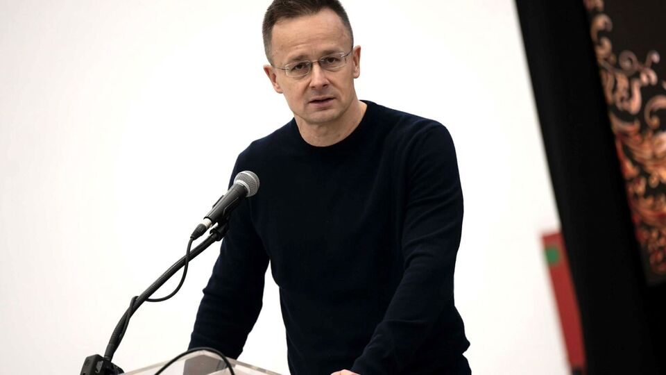 Глава угорського МЗС звинуватив Київ у "нафтовій блокаді"