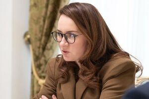 Вірастюк зазначив, що у кріслі Свириденко вже посиділа Безугла