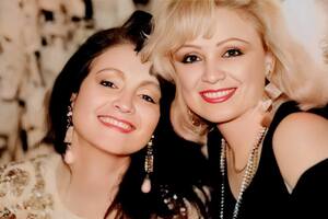 Фото сестер Ротару опубликовали фаны ее младшей сестры Аурики (на фото справа)