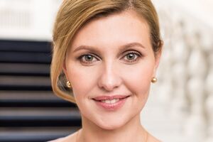 Зеленська надає перевагу спокійній гамі в одязі й манікюрі