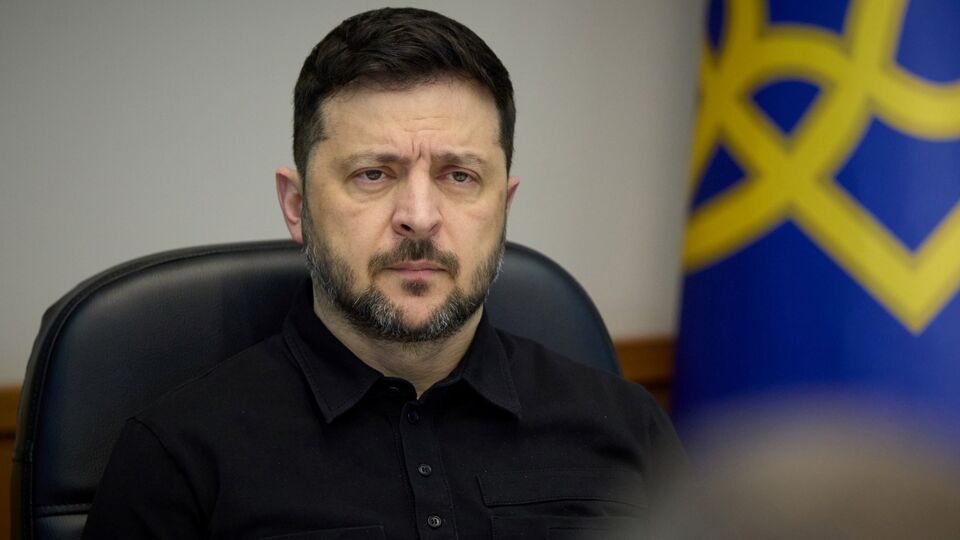 Жорстка риторика Зеленського може бути наслідком затримки в мирних переговорах і нестабільності фінансової допомоги