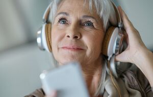 Станцуйте на кухне, составив плейлист из песен, которые "разрывают" изнутри