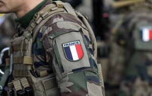 Еще шесть военных Франции получили ранения