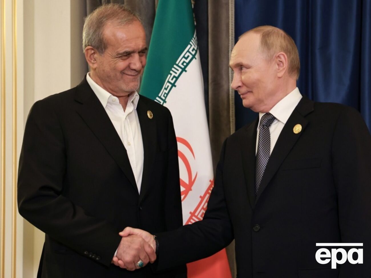 Путин опроверг передачу информации Тегерану во время разговора с Трампом 10 марта (на фото – президент Ирана Масуд Пезешкиан и президент РФ Путин)