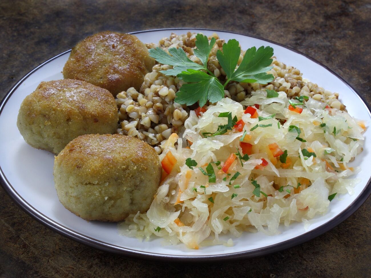 Котлеты получаются питательными и вкусными