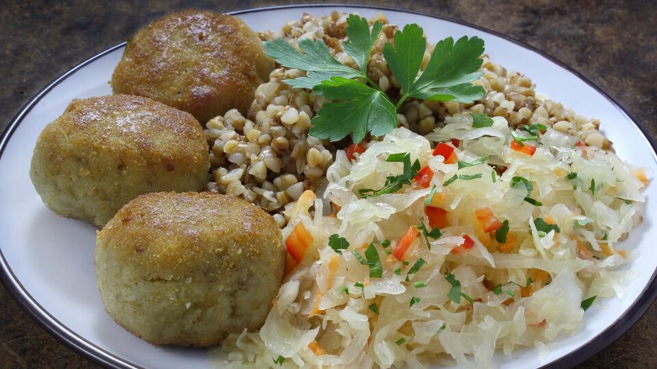 Котлеты получаются питательными и вкусными