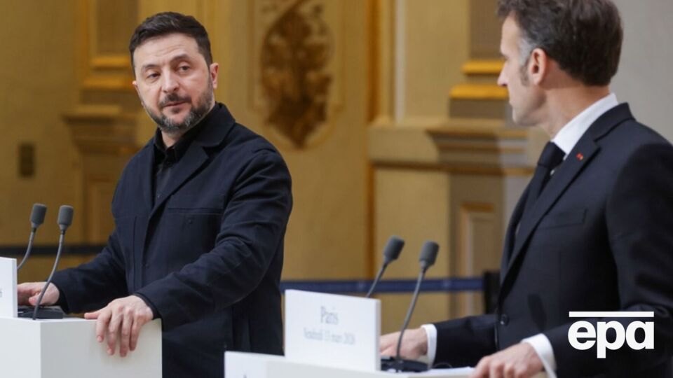 Макрон пообіцяв докласти максимум зусиль для розблокування кредиту для України