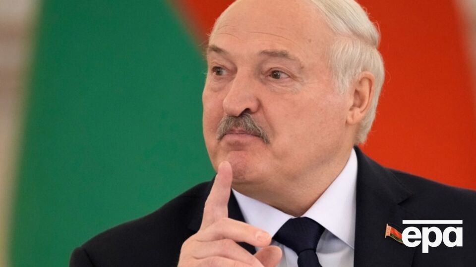 Лукашенко заявил, что не угрожает "Орешником", но посоветовал "не вякать"