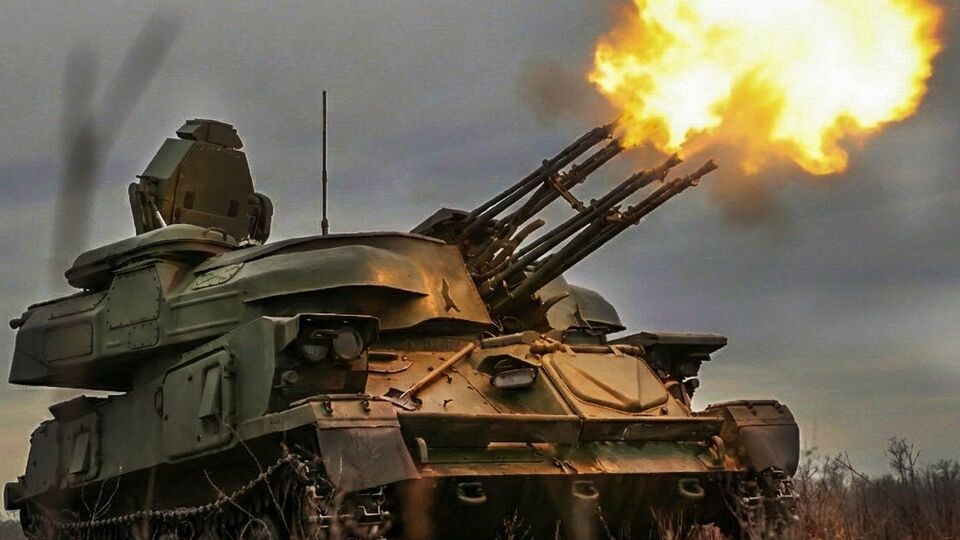 Силы обороны зафиксировали за ночь 498 целей