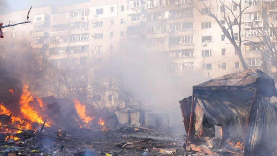 Одна женщина может находиться под завалами