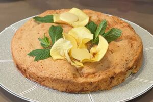 Випікайте пиріг у розігрітій до 170 °C духовці 35 хвилин