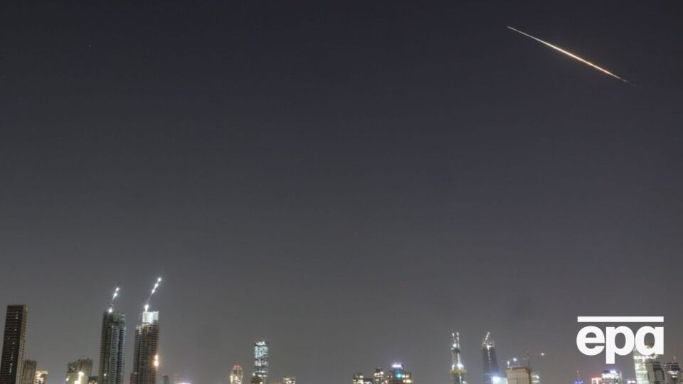 Атаки Ирана, в том числе ракеты с кассетными боеприпасами, дополнительно нагружают систему противоракетной обороны Израиля