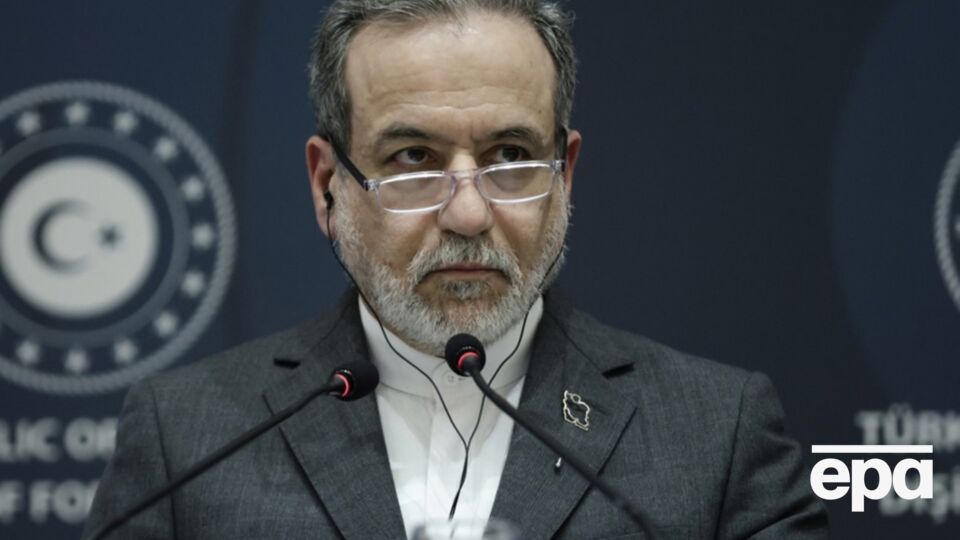 По словам Аракчи, некоторые компании воздерживаются от прохода через пролив по собственным соображениям безопасности