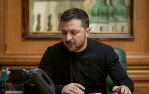 За словами Зеленського, українські компанії вже заробляють значні кошти на власній продукції, тому обхід держави не потрібен