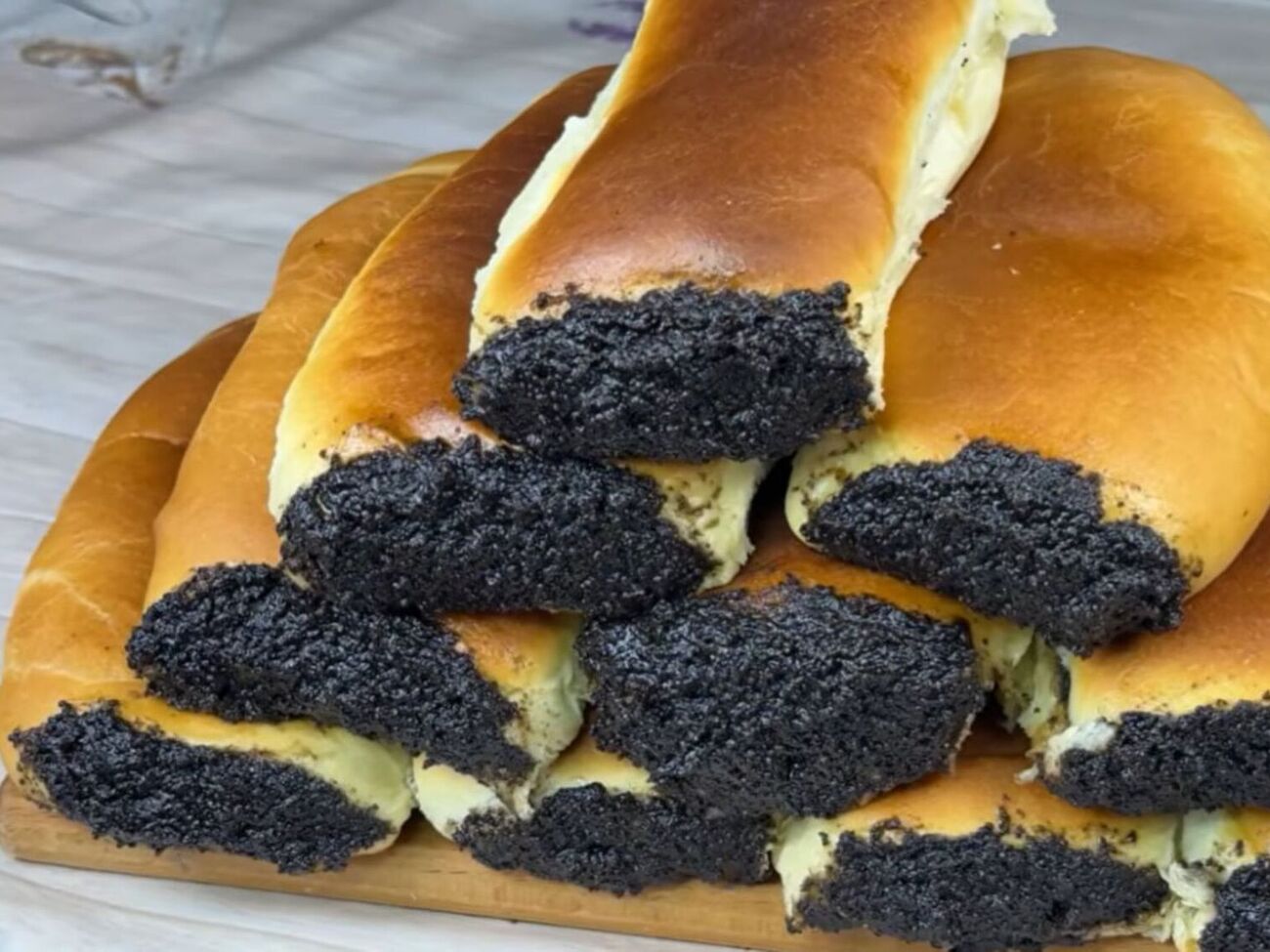 Випікайте пиріжки приблизно 50 хвилин до золотавої скоринки