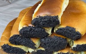 Випікайте пиріжки приблизно 50 хвилин до золотавої скоринки